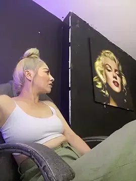 viktoria_davis_ on StripChat