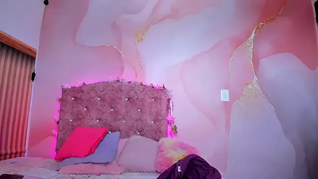 Offline violet_taylor_ on StripChat