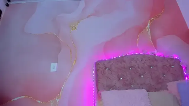 Offline violet_taylor_ on StripChat