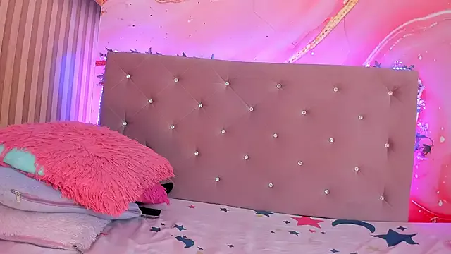 Offline violet_taylor_ on StripChat