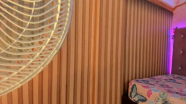 Offline violet_taylor_ on StripChat