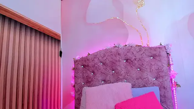 Offline violet_taylor_ on StripChat