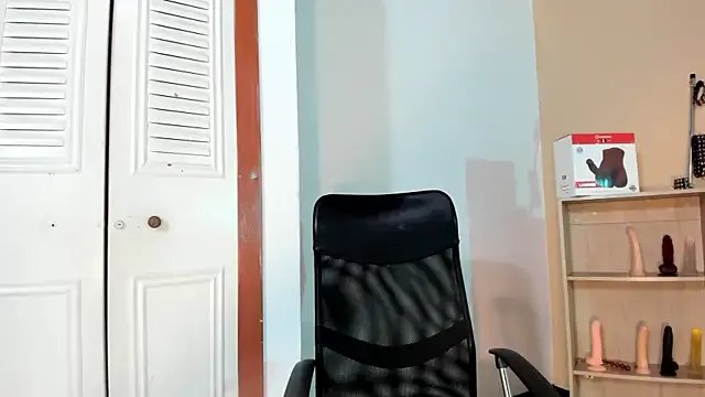 Violetta_0 on StripChat