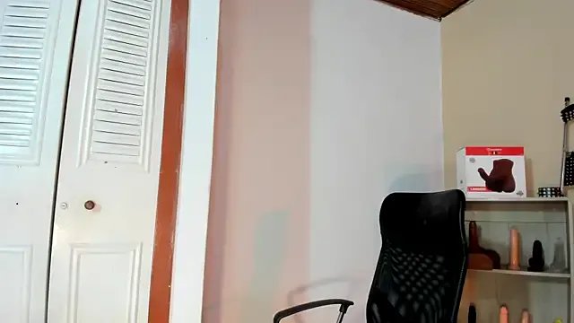 Violetta_0 on StripChat