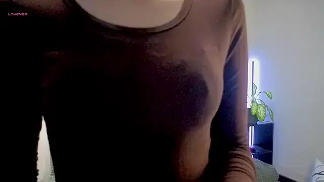 violetwluv on StripChat