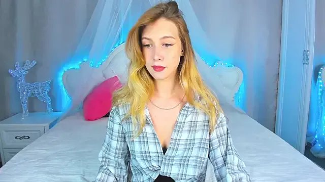 VitalinaBlue on StripChat