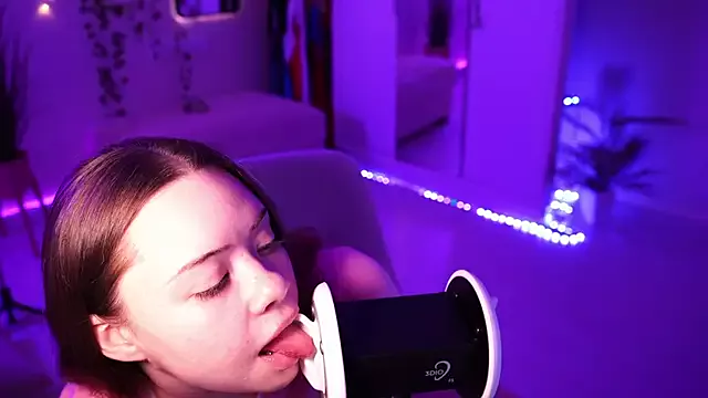 Offline VixenMia on StripChat