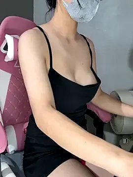 Voyerra_g on StripChat