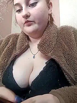 WhiteBellaX on StripChat