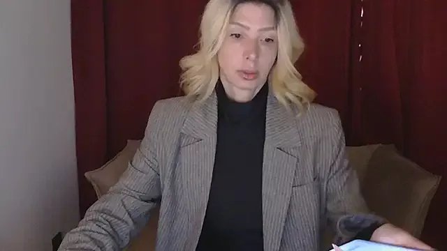 WhiteQueen888 on StripChat