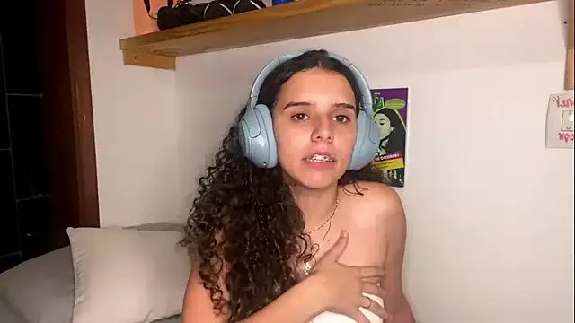 WinnieKloth on StripChat