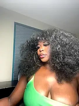 WomanNextdoor1 on StripChat