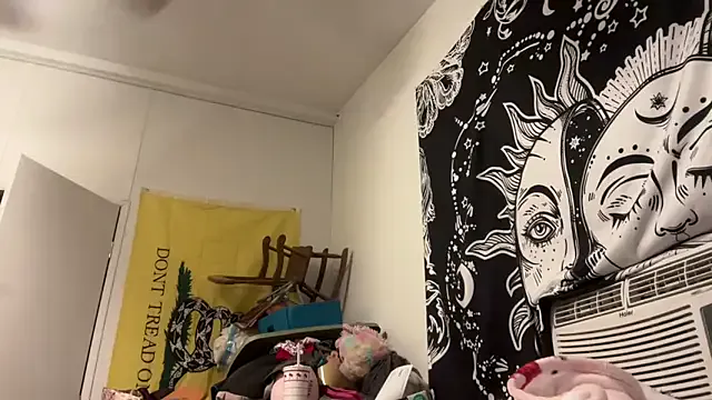 xoxokayy18 on StripChat 