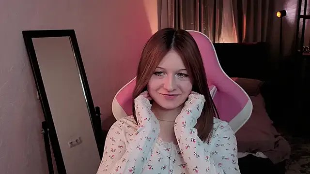 XShyBabyFloraX on StripChat