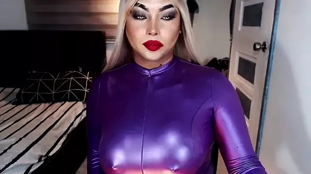 xTrixieMae on StripChat