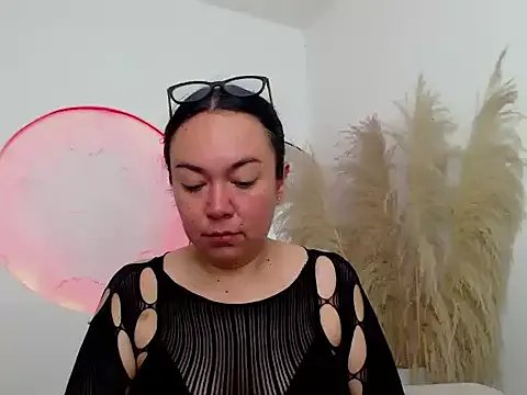Yadis_hot on StripChat