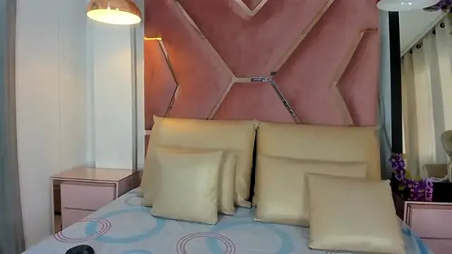 YallianaBrooks — Striptease and cameltoe 