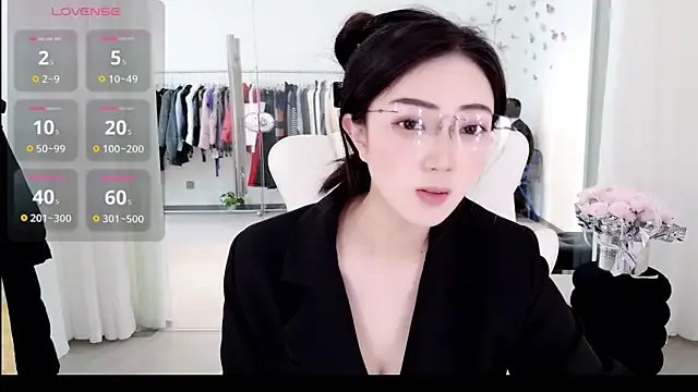 yangyang-777 on StripChat