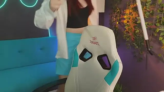 YasmineWest on StripChat