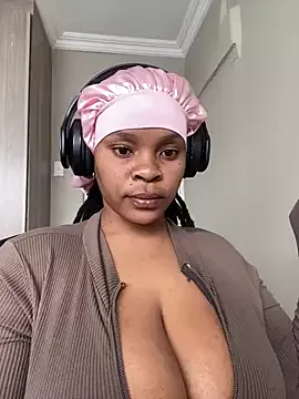 Offline YellowHoneyDip on StripChat