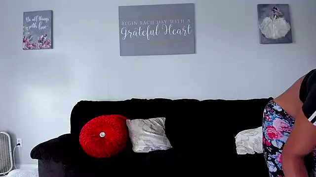 Offline yiauana on StripChat