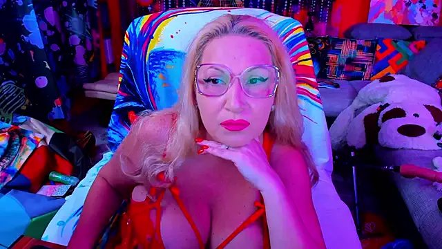 YOUR_MATURE_FANTASY on StripChat