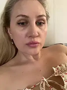 YourBlondee on StripChat