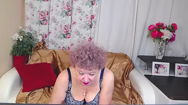 YourHotGranny on StripChat