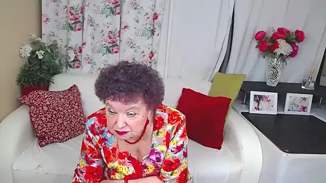YourHotGranny on StripChat