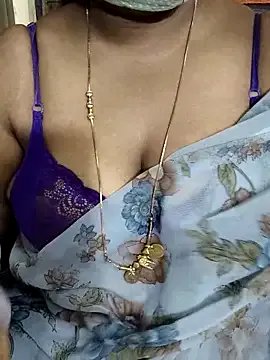 Yoursriya25 on StripChat