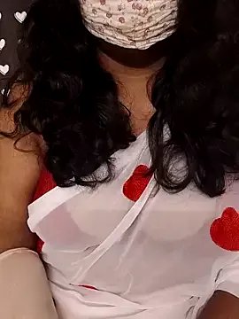 Yoursriya25 on StripChat