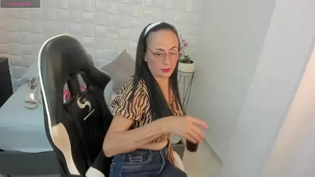 yulitza1025 on StripChat