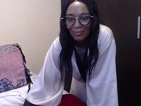 Freechat yummycherryxx on StripChat