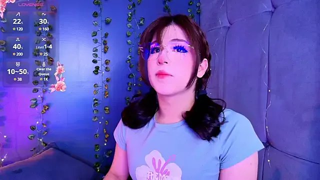 Yuri_Stars on StripChat