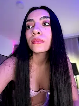 ZaraaFox on StripChat 