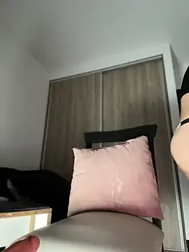 ZaraaFox on StripChat 