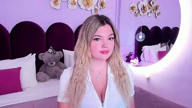 ZaraBloom on StripChat