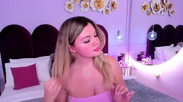 ZaraBloom on StripChat