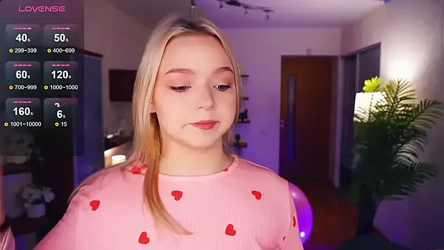 ZaraCreedon on StripChat 