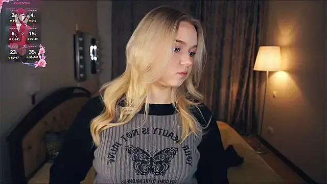 ZaraCreedon on StripChat 