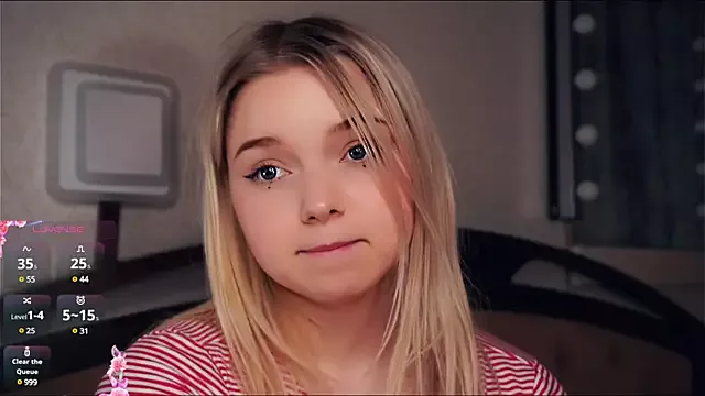 ZaraCreedon on StripChat 