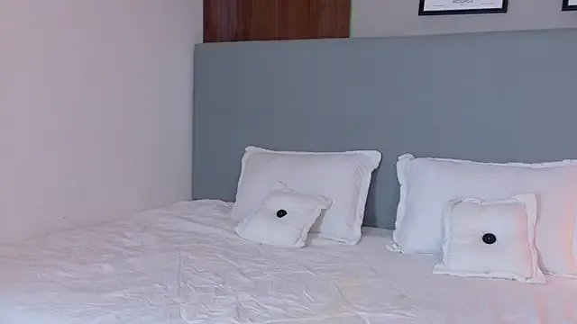 zarah_queen on StripChat