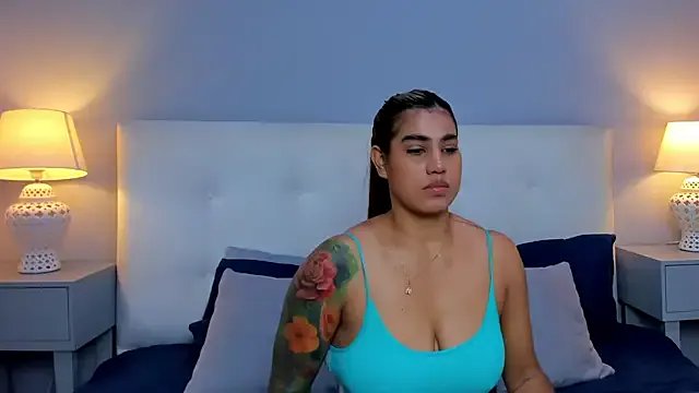 ZarahFoxx on StripChat