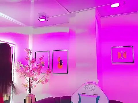 Zoe_swan on StripChat