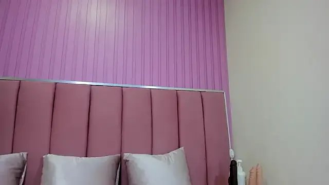 Zoehoney_hl on StripChat