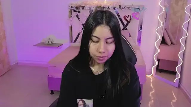 ZURY_TAY on StripChat